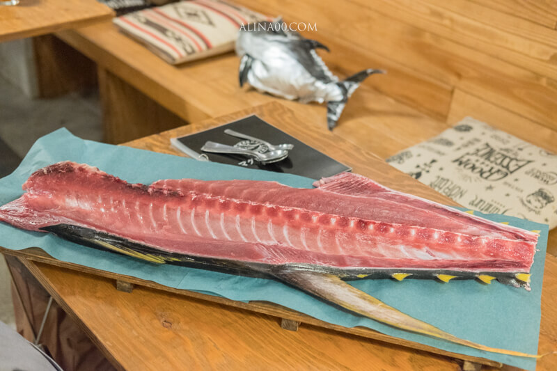 【名古屋美食】金槍魚中心 榮店：用湯匙豪邁吃鮪魚生魚片！ @Alina 愛琳娜