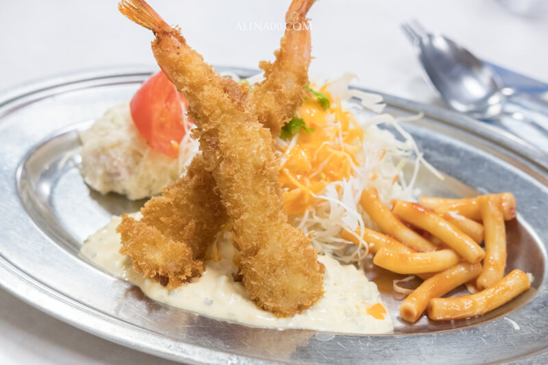 【大阪美食】難波 自由軒 月見咖哩飯,名物生雞蛋拌醬油 @Alina 愛琳娜 【大阪美食】難波 自由軒 月見咖哩飯,名物生雞蛋拌醬油 @Alina 愛琳娜
