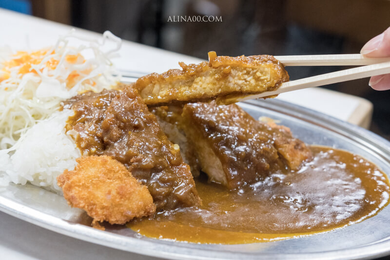 【大阪美食】難波 自由軒 月見咖哩飯,名物生雞蛋拌醬油 @Alina 愛琳娜 【大阪美食】難波 自由軒 月見咖哩飯,名物生雞蛋拌醬油 @Alina 愛琳娜
