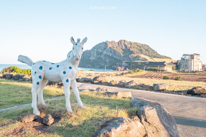 【濟州島景點】西歸浦-濟州島天空咖啡廳-與城山日出峰海景相伴 @Alina 愛琳娜