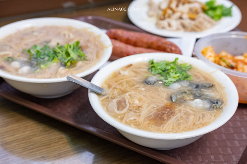 【板橋美食】油庫口麵線 ｜烤香腸+泡菜經典絕配的人氣小吃 @Alina 愛琳娜