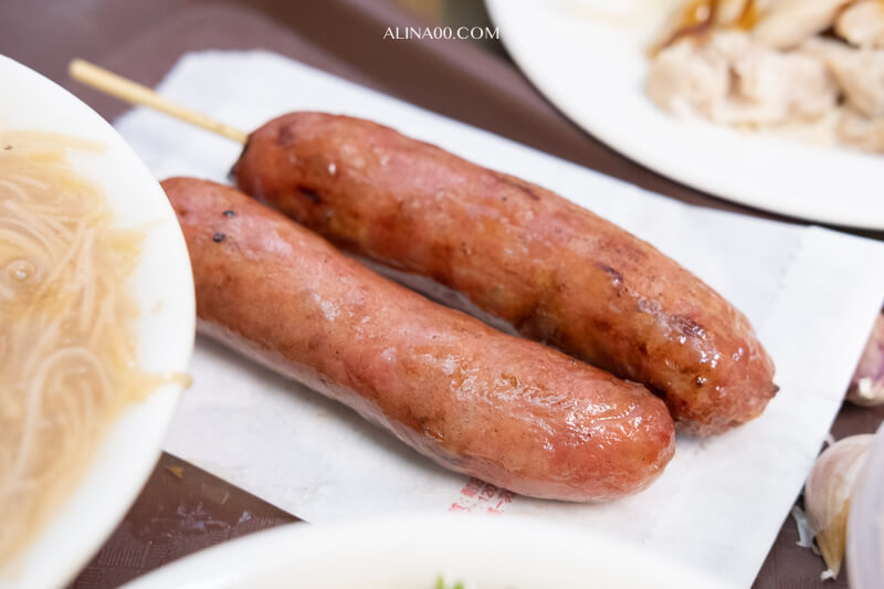 【板橋美食】油庫口麵線 ｜烤香腸+泡菜經典絕配的人氣小吃 @Alina 愛琳娜