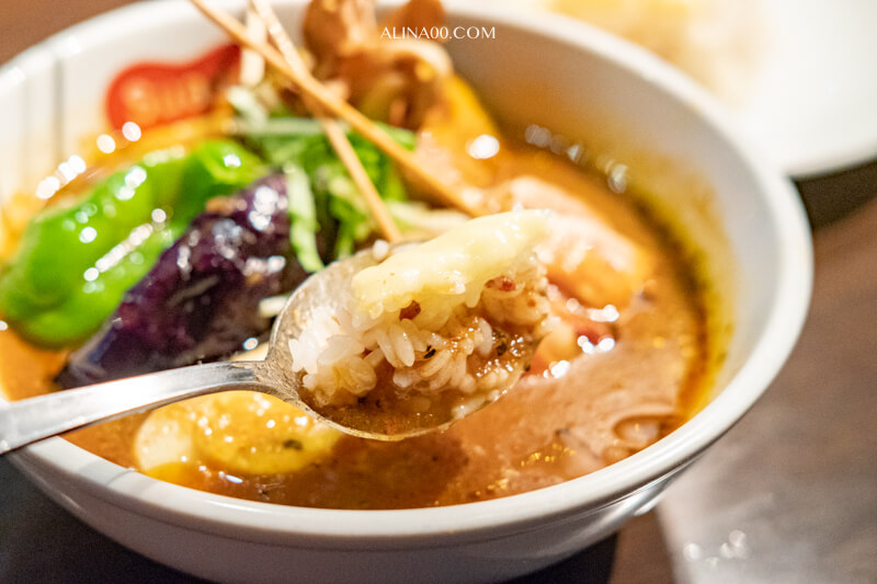 【北海道美食】札幌 湯咖哩Suage+ 招牌知床雞肉咖哩好吃！ @Alina 愛琳娜
