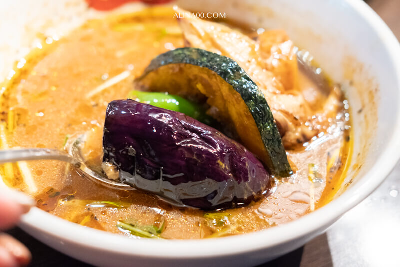 【北海道美食】札幌 湯咖哩Suage+ 招牌知床雞肉咖哩好吃！ @Alina 愛琳娜