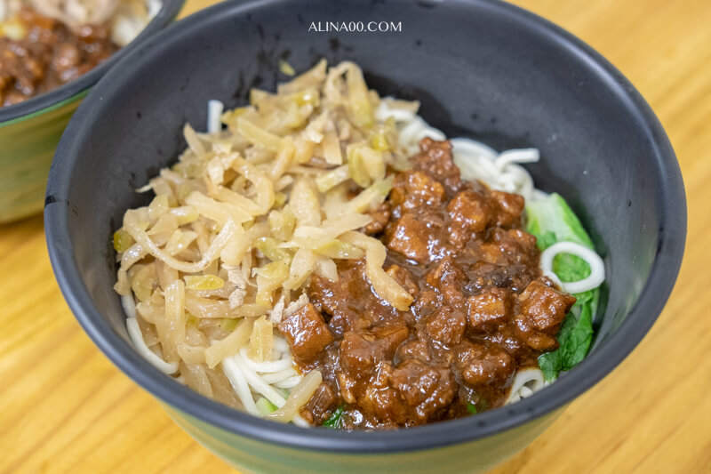 東湖王家水餃館|在地人從小吃到大,最愛豬肉水餃配雙榨乾麵 @Alina 愛琳娜 東湖王家水餃館|在地人從小吃到大,最愛豬肉水餃配雙榨乾麵 @Alina 愛琳娜