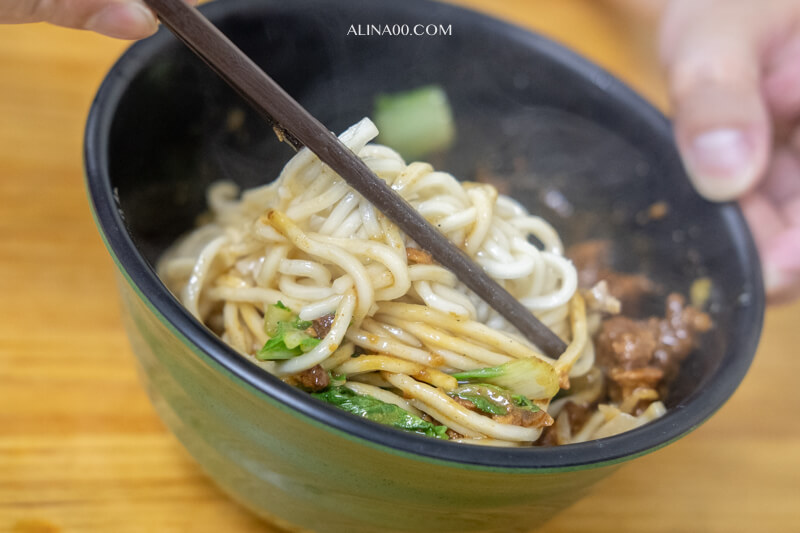 東湖王家水餃館|在地人從小吃到大,最愛豬肉水餃配雙榨乾麵 @Alina 愛琳娜 東湖王家水餃館|在地人從小吃到大,最愛豬肉水餃配雙榨乾麵 @Alina 愛琳娜