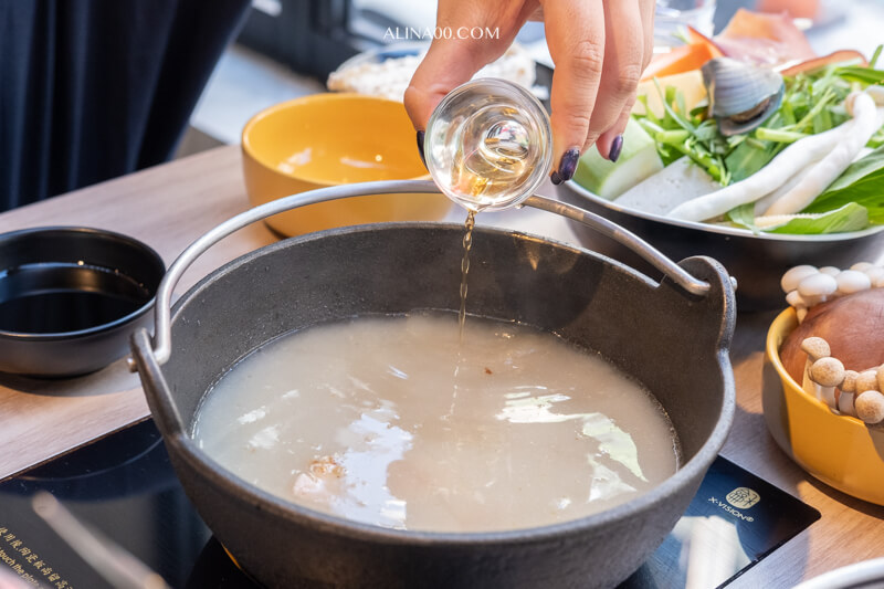 【台北美食】東區-雞湯大叔-香濃雞湯火鍋,湯頭美味.價格優惠 @Alina 愛琳娜 【台北美食】東區-雞湯大叔-香濃雞湯火鍋,湯頭美味.價格優惠 @Alina 愛琳娜