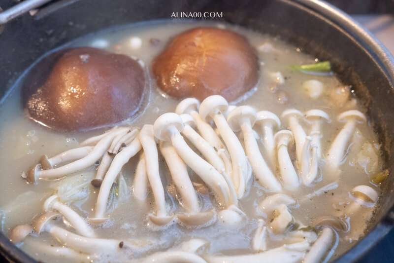 【台北美食】東區-雞湯大叔-香濃雞湯火鍋,湯頭美味.價格優惠 @Alina 愛琳娜 【台北美食】東區-雞湯大叔-香濃雞湯火鍋,湯頭美味.價格優惠 @Alina 愛琳娜