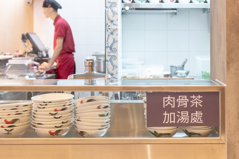 【桃園美食】黃亞細肉骨茶 大江購物中心｜套餐配潮州滷味最對味 @Alina 愛琳娜