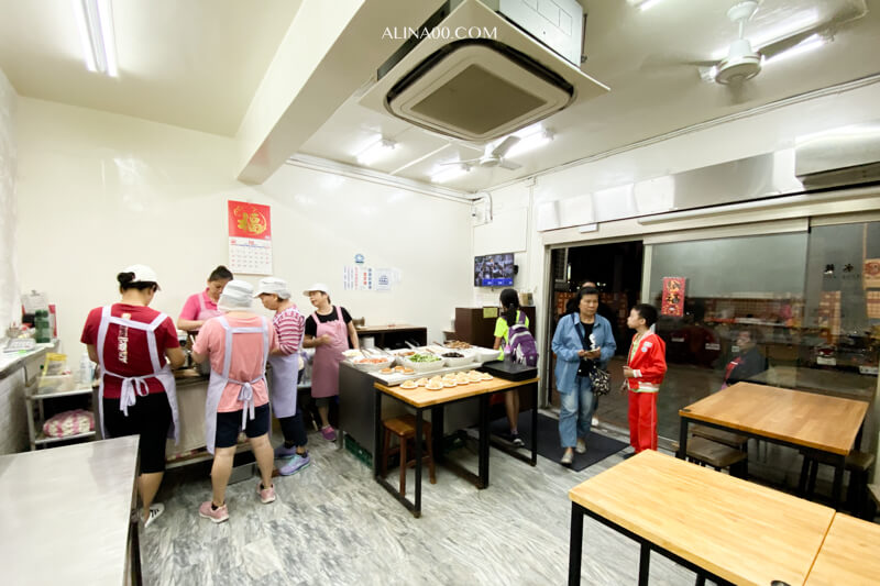 東湖王家水餃館｜在地人從小吃到大，最愛豬肉水餃配雙榨乾麵 @Alina 愛琳娜