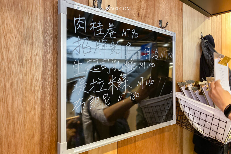 【台北甜點】Fly Cafe 蒼蠅哥 肉桂捲每日限量，晚來就吃不到！ @Alina 愛琳娜