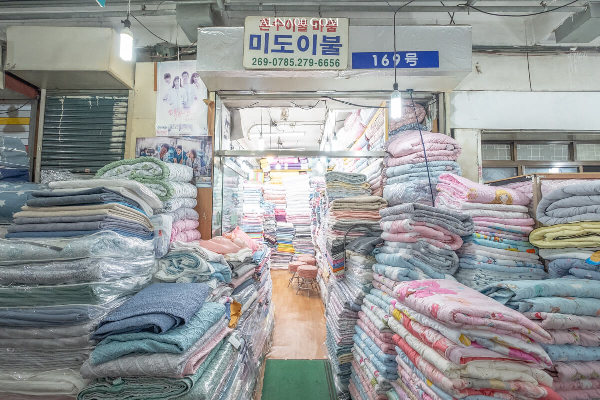 【首爾購物】廣藏市場棉被-推薦買棉被店、價格及材質比較 @Alina 愛琳娜