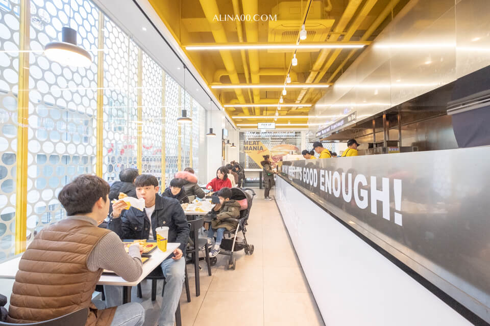 【首爾美食】 No Brand Burger 漢堡弘大店|韓國超市速食品牌 @Alina 愛琳娜 【首爾美食】 No Brand Burger 漢堡弘大店|韓國超市速食品牌 @Alina 愛琳娜