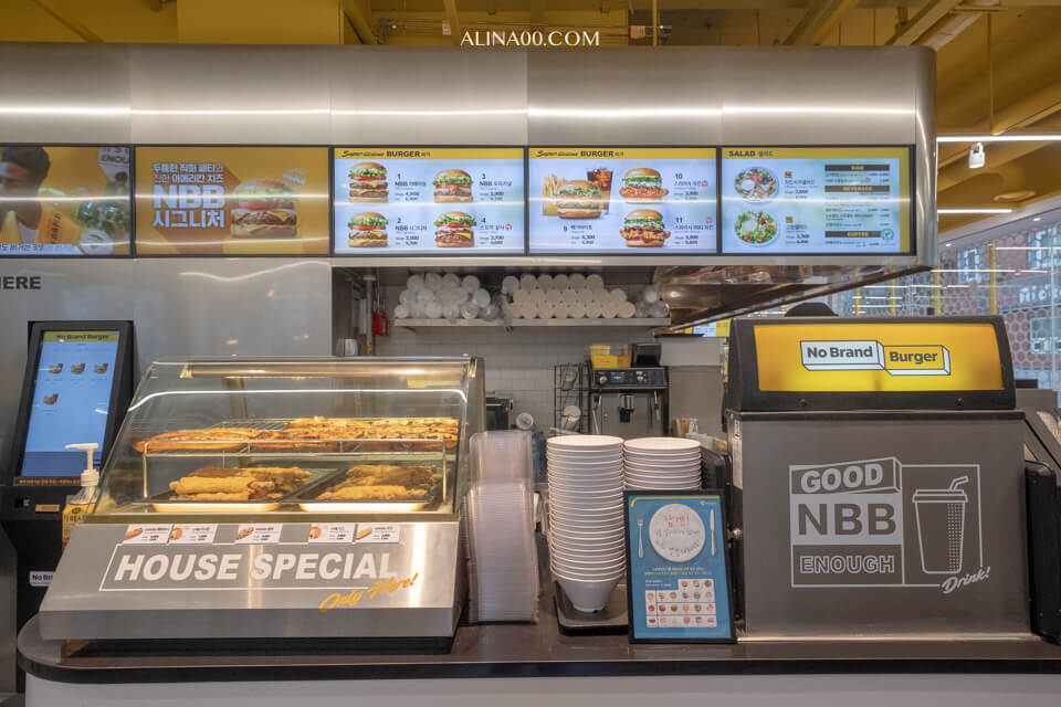 【首爾美食】 No Brand Burger 漢堡弘大店|韓國超市速食品牌 @Alina 愛琳娜 【首爾美食】 No Brand Burger 漢堡弘大店|韓國超市速食品牌 @Alina 愛琳娜