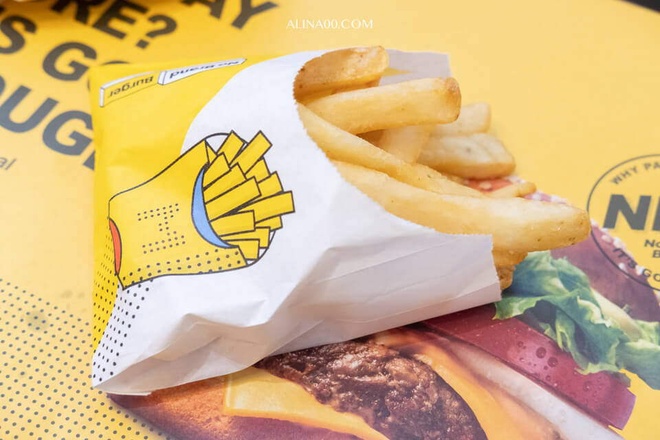 【首爾美食】 No Brand Burger 漢堡弘大店|韓國超市速食品牌 @Alina 愛琳娜 【首爾美食】 No Brand Burger 漢堡弘大店|韓國超市速食品牌 @Alina 愛琳娜