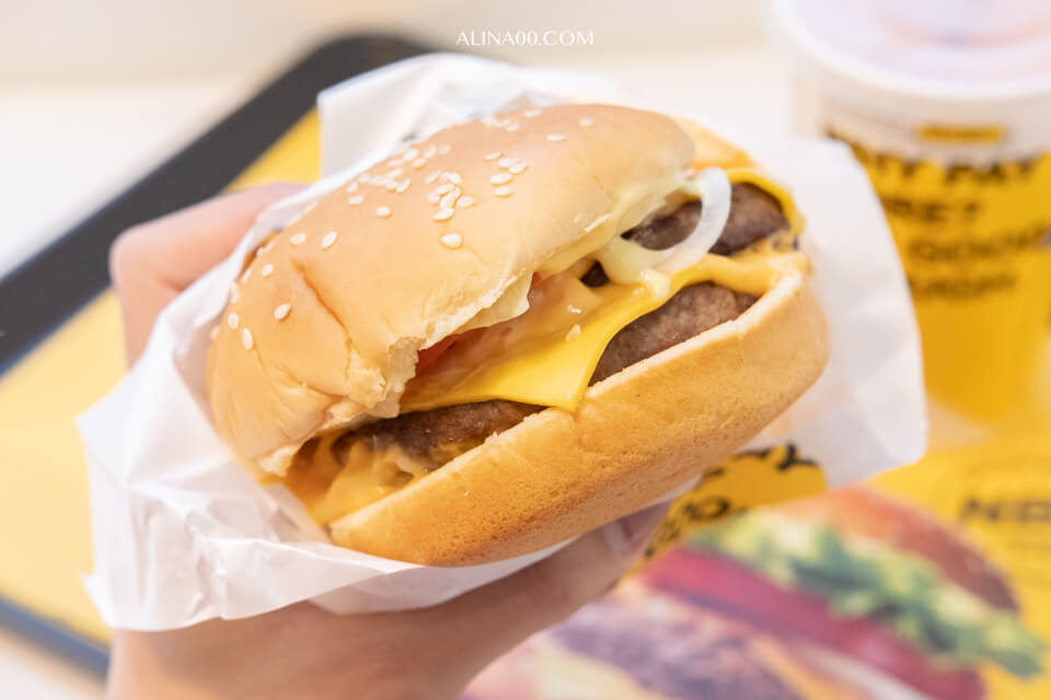 【首爾美食】 No Brand Burger 漢堡弘大店|韓國超市速食品牌 @Alina 愛琳娜 【首爾美食】 No Brand Burger 漢堡弘大店|韓國超市速食品牌 @Alina 愛琳娜