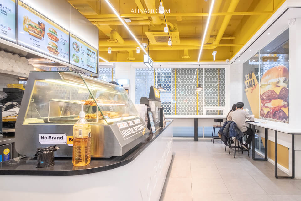 【首爾美食】 No Brand Burger 漢堡弘大店｜韓國超市速食品牌 @Alina 愛琳娜