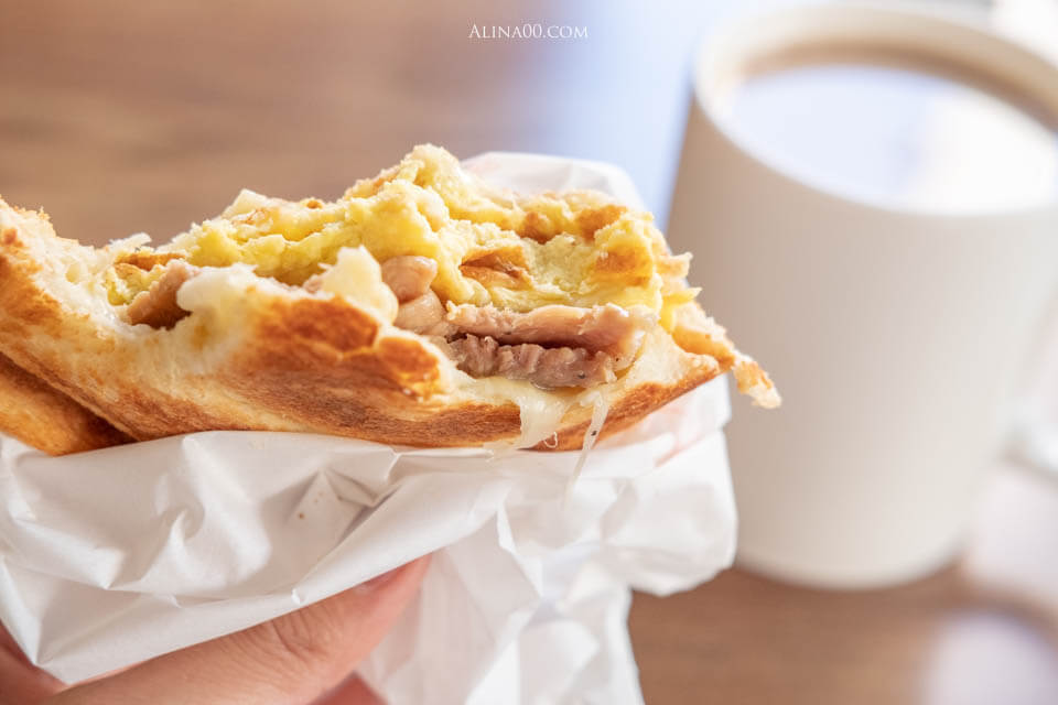 【台北美食】內湖-可來富麵包蛋餅店 |手工双蛋千層蛋餅香酥好吃 @Alina 愛琳娜 【台北美食】內湖-可來富麵包蛋餅店 |手工双蛋千層蛋餅香酥好吃 @Alina 愛琳娜