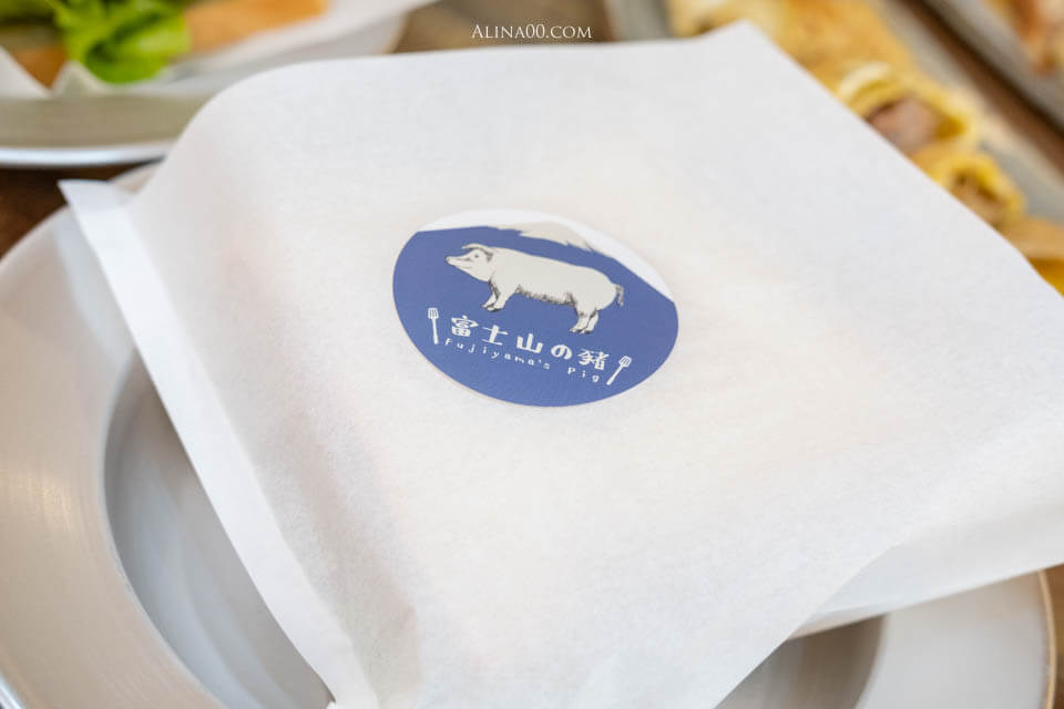 【台北美食】富士山的豬 北門早午餐|手打豬肉三明治、麥香蛋餅香Q好吃 @Alina 愛琳娜 【台北美食】富士山的豬 北門早午餐|手打豬肉三明治、麥香蛋餅香Q好吃 @Alina 愛琳娜
