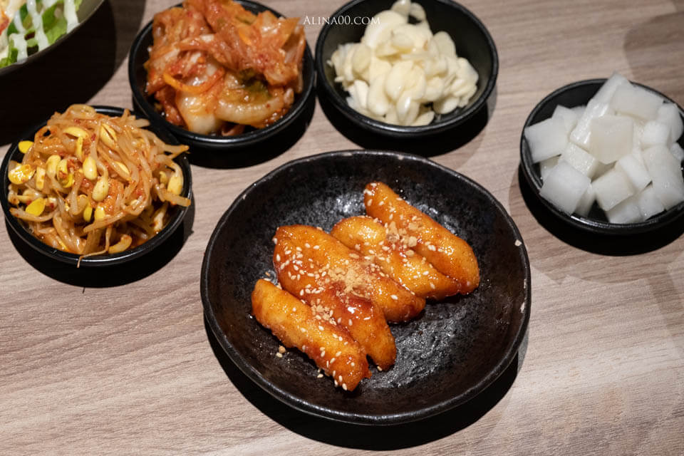 【台北美食】男宅韓館 돼지곱창|韓式烤腸半半+泡菜鍋韓味十足 @Alina 愛琳娜 【台北美食】男宅韓館 돼지곱창|韓式烤腸半半+泡菜鍋韓味十足 @Alina 愛琳娜