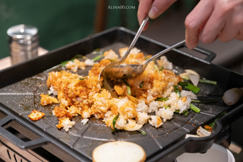 【台北美食】男宅韓館 돼지곱창|韓式烤腸半半+泡菜鍋韓味十足 @Alina 愛琳娜 【台北美食】男宅韓館 돼지곱창|韓式烤腸半半+泡菜鍋韓味十足 @Alina 愛琳娜