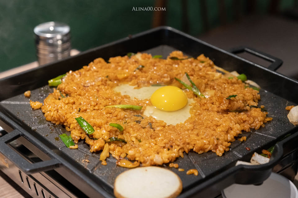 【台北美食】男宅韓館 돼지곱창|韓式烤腸半半+泡菜鍋韓味十足 @Alina 愛琳娜 【台北美食】男宅韓館 돼지곱창|韓式烤腸半半+泡菜鍋韓味十足 @Alina 愛琳娜