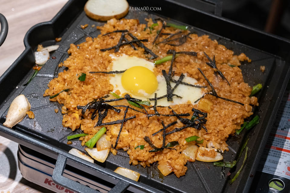 【台北美食】男宅韓館 돼지곱창|韓式烤腸半半+泡菜鍋韓味十足 @Alina 愛琳娜 【台北美食】男宅韓館 돼지곱창|韓式烤腸半半+泡菜鍋韓味十足 @Alina 愛琳娜