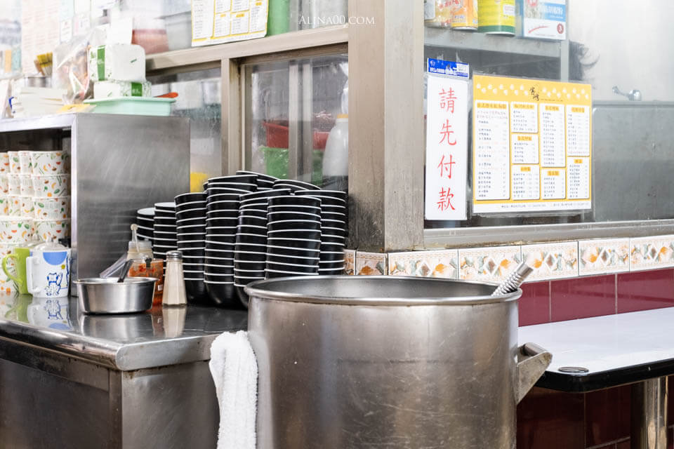 【台北美食】中山-家鴻燒鵝 港式燒臘店|烤鵝腿飯竟然一開店就賣完! @Alina 愛琳娜 【台北美食】中山-家鴻燒鵝 港式燒臘店|烤鵝腿飯竟然一開店就賣完! @Alina 愛琳娜
