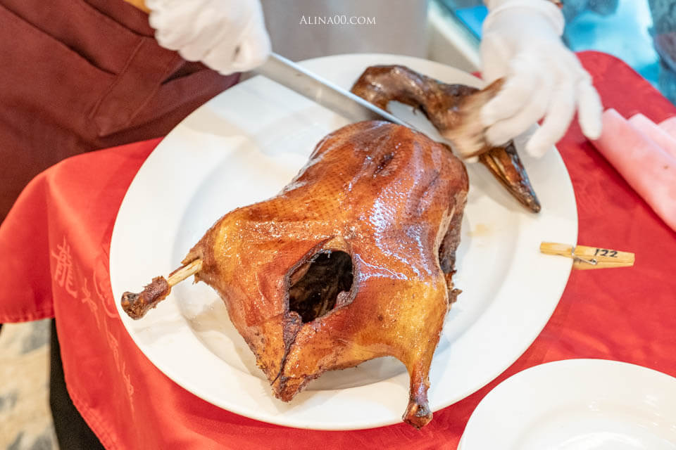 【台北美食】龍都酒樓內湖店｜廣式烤鴨三吃，推薦配鴨架粥跟港點 @Alina 愛琳娜