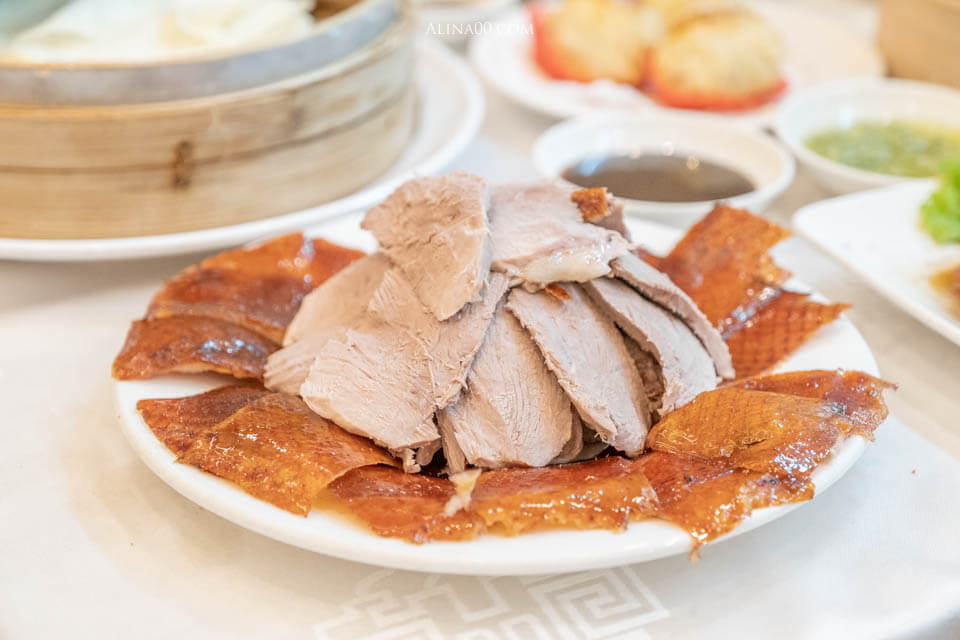 【台北美食】龍都酒樓內湖店|廣式烤鴨三吃,推薦配鴨架粥跟港點 @Alina 愛琳娜 【台北美食】龍都酒樓內湖店|廣式烤鴨三吃,推薦配鴨架粥跟港點 @Alina 愛琳娜