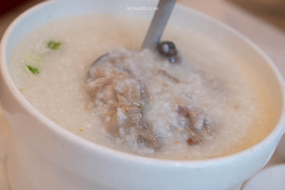 【台北美食】龍都酒樓內湖店|廣式烤鴨三吃,推薦配鴨架粥跟港點 @Alina 愛琳娜 【台北美食】龍都酒樓內湖店|廣式烤鴨三吃,推薦配鴨架粥跟港點 @Alina 愛琳娜