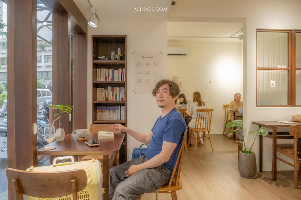 【台北美食】內湖 半夏生 寵物友善咖啡廳｜東湖文青放鬆下午茶店 @Alina 愛琳娜