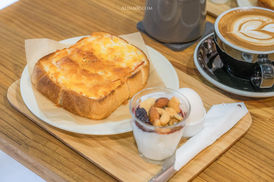 【台北美食】 boven cafe 雜誌圖書館｜東區文青不限時咖啡廳 @Alina 愛琳娜