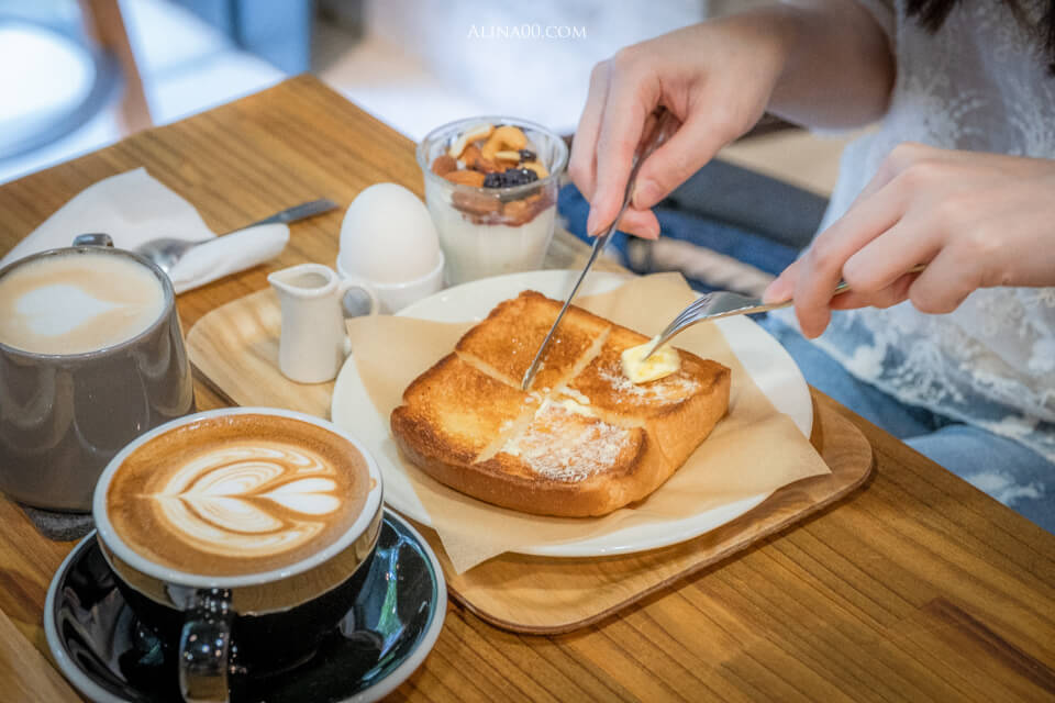 【台北美食】 boven cafe 雜誌圖書館｜東區文青不限時咖啡廳 @Alina 愛琳娜