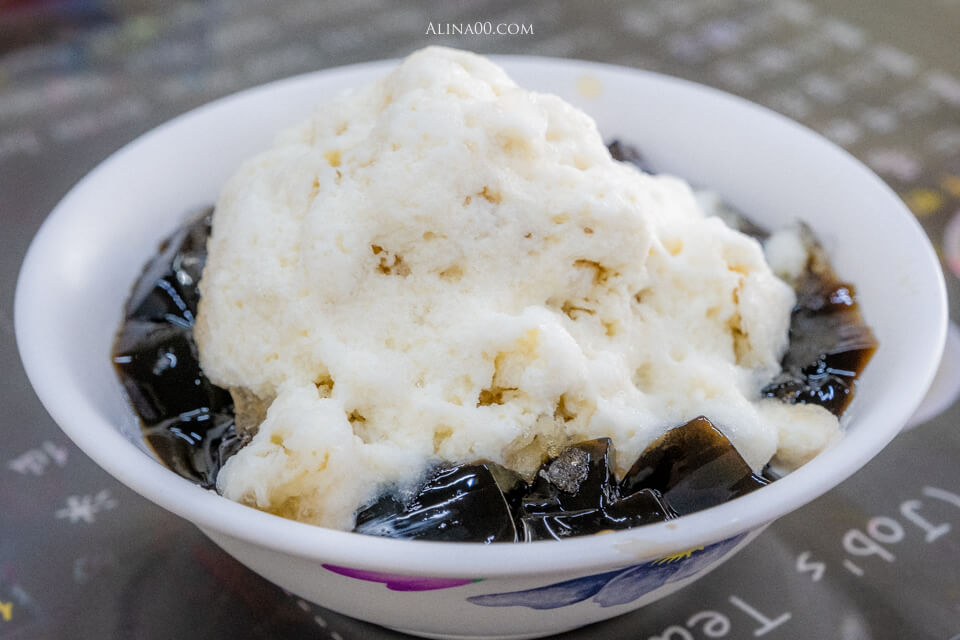 花蓮蔡記豆花｜必吃推薦：薏仁豆花加牛奶、仙草奶凍鮮奶冰沙 @Alina 愛琳娜