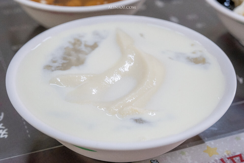花蓮蔡記豆花|必吃推薦:薏仁豆花加牛奶、仙草奶凍鮮奶冰沙 @Alina 愛琳娜 花蓮蔡記豆花|必吃推薦:薏仁豆花加牛奶、仙草奶凍鮮奶冰沙 @Alina 愛琳娜