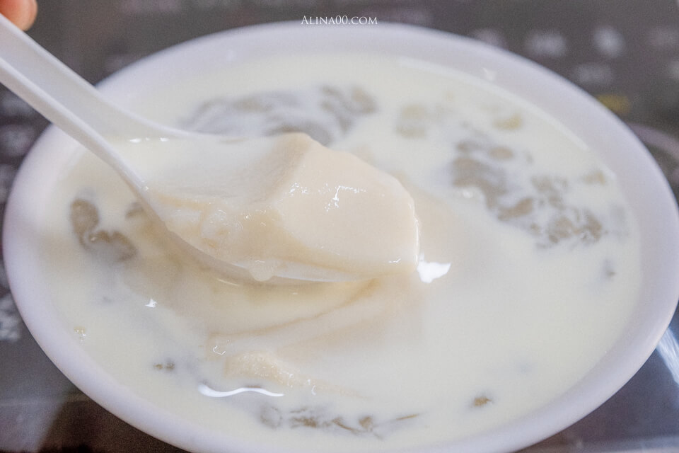 花蓮蔡記豆花｜必吃推薦：薏仁豆花加牛奶、仙草奶凍鮮奶冰沙 @Alina 愛琳娜