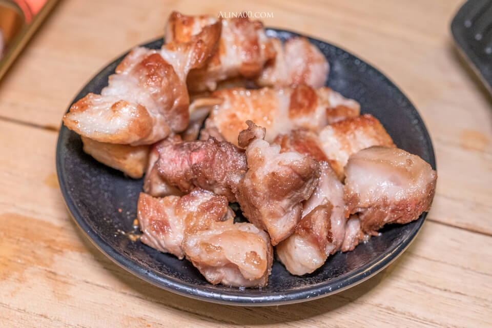 【台北美食】東區-料韓男韓式烤肉|韓國熟成豬五花香彈好吃 @Alina 愛琳娜 【台北美食】東區-料韓男韓式烤肉|韓國熟成豬五花香彈好吃 @Alina 愛琳娜