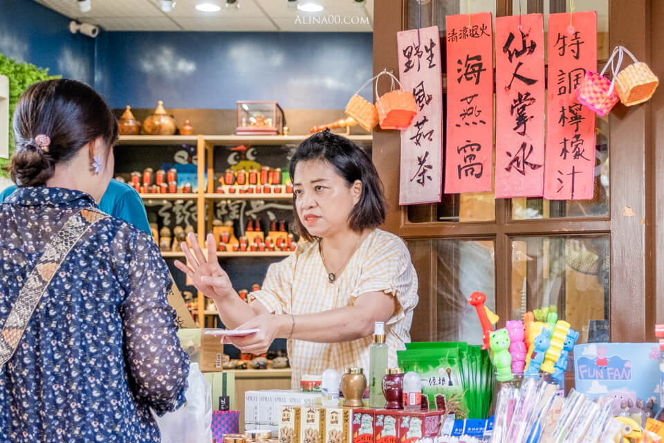 【澎湖景點】 中央老街 .天后宮|黑妞黑糖糕、藥膳蛋美食小吃一條街 @Alina 愛琳娜 【澎湖景點】 中央老街 .天后宮|黑妞黑糖糕、藥膳蛋美食小吃一條街 @Alina 愛琳娜