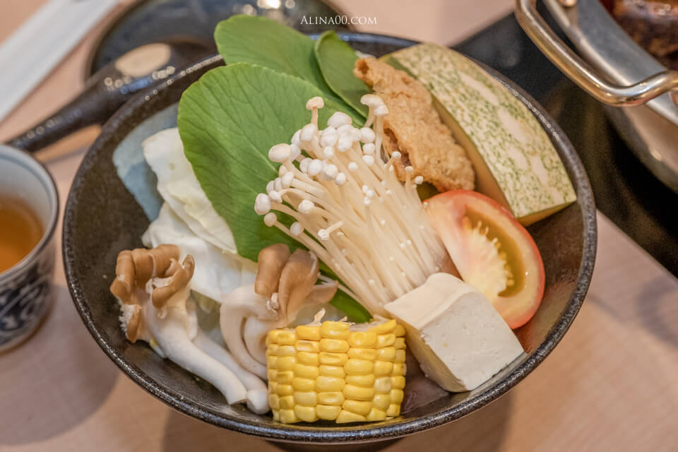 【台北美食】東區-墨岩梅崎 日式火鍋|和牛配麻辣鍋,絕配好吃 @Alina 愛琳娜 【台北美食】東區-墨岩梅崎 日式火鍋|和牛配麻辣鍋,絕配好吃 @Alina 愛琳娜