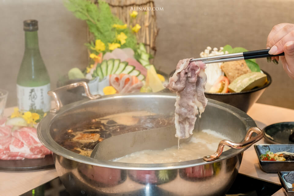 【台北美食】東區-墨岩梅崎 日式火鍋|和牛配麻辣鍋,絕配好吃 @Alina 愛琳娜 【台北美食】東區-墨岩梅崎 日式火鍋|和牛配麻辣鍋,絕配好吃 @Alina 愛琳娜