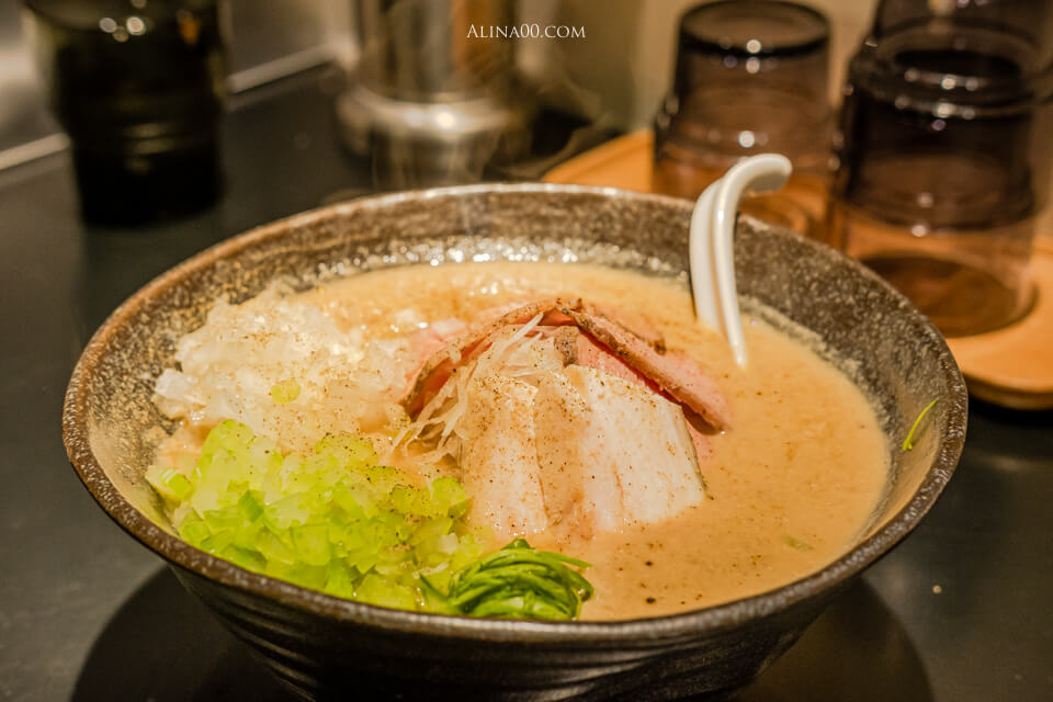 【台北美食】雞吉君 內湖雞白湯拉麵配叉燒飯|湯濃肉香麵彈兼具 @Alina 愛琳娜 【台北美食】雞吉君 內湖雞白湯拉麵配叉燒飯|湯濃肉香麵彈兼具 @Alina 愛琳娜