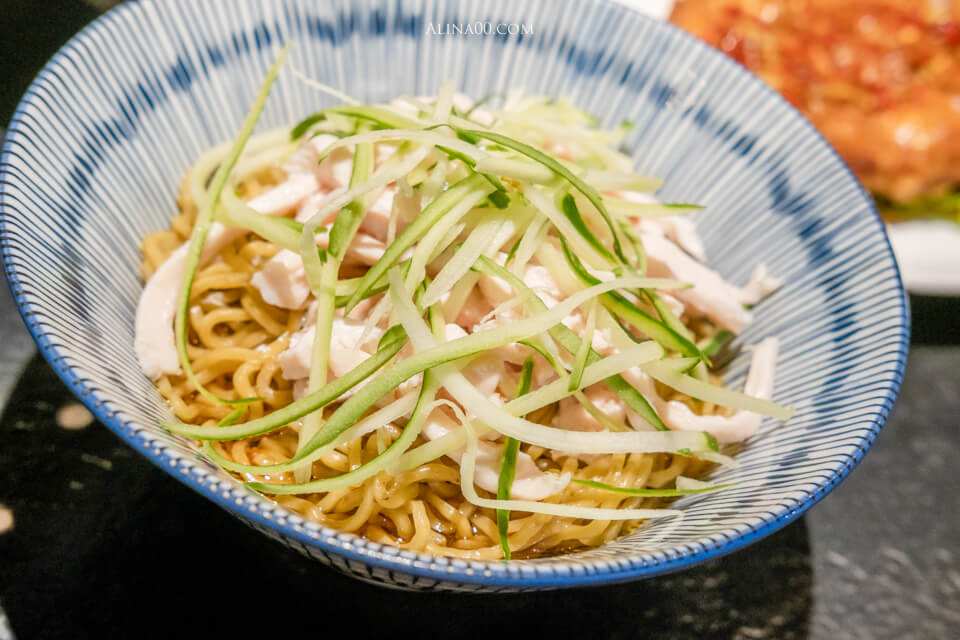 【台東美食】 七里坡 紅藜養生料理｜舒肥雞肉拌麵健康與美味兼具 @Alina 愛琳娜