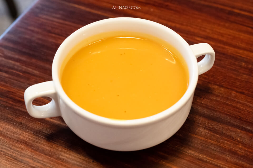【嘉義美食】小洋蔥手作料理 |義式烤半雞、麻花捲麵太好吃 @Alina 愛琳娜 【嘉義美食】小洋蔥手作料理 |義式烤半雞、麻花捲麵太好吃 @Alina 愛琳娜