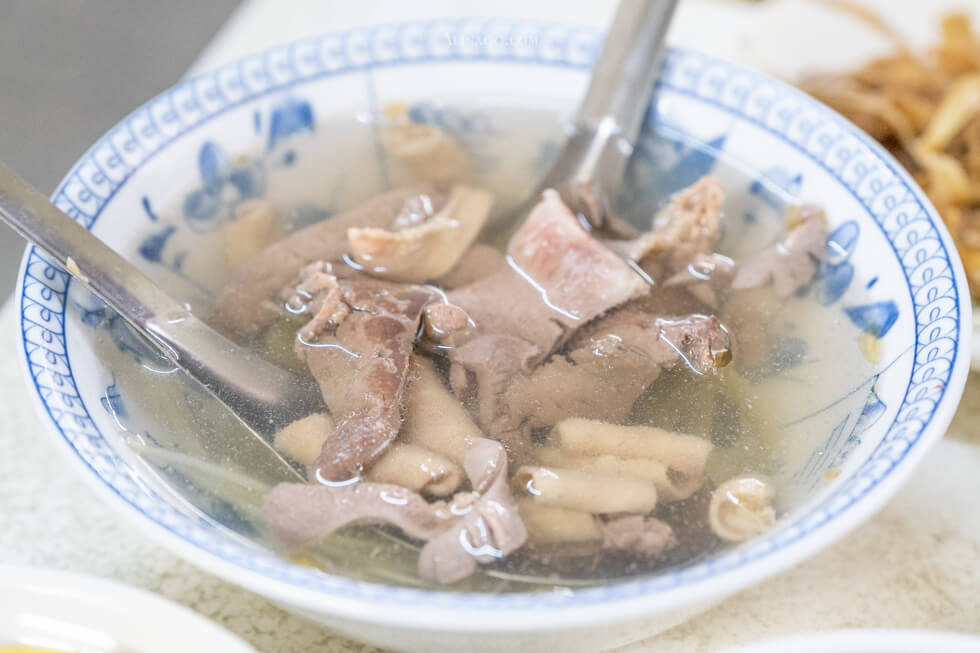 【嘉義美食】 阿溪雞肉飯 |限量半熟鴨蛋賴床就吃不到! @Alina 愛琳娜 【嘉義美食】 阿溪雞肉飯 |限量半熟鴨蛋賴床就吃不到! @Alina 愛琳娜