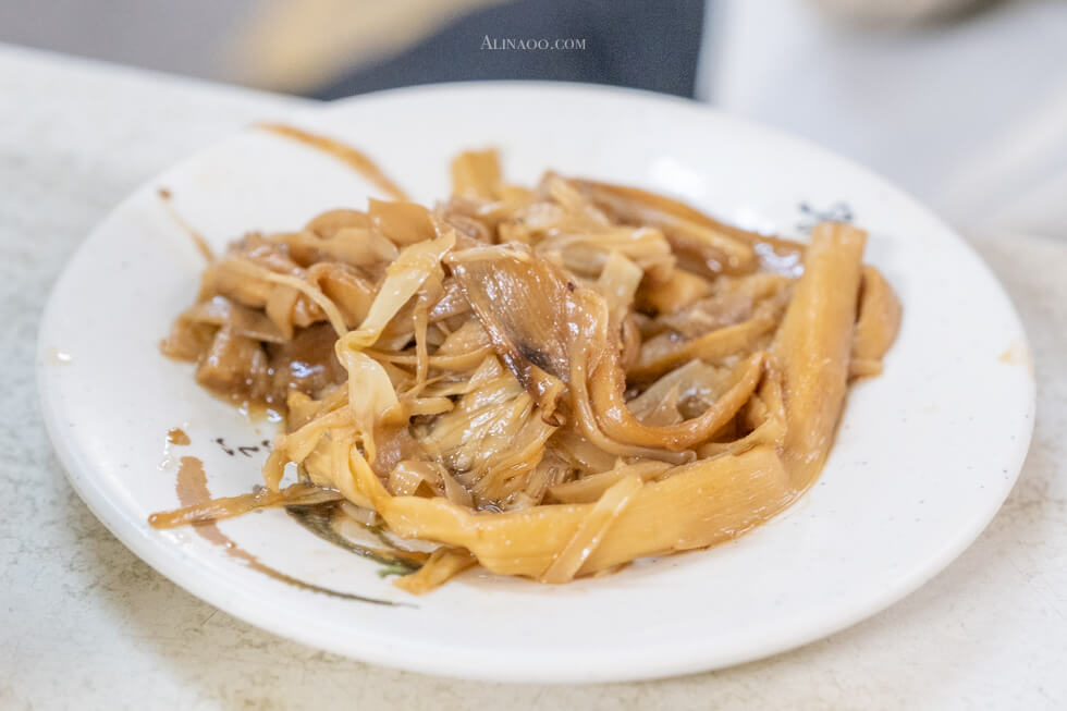 【嘉義美食】 阿溪雞肉飯 ｜限量半熟鴨蛋賴床就吃不到！ @Alina 愛琳娜