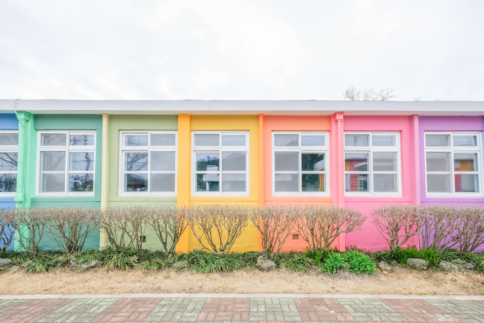 【濟州島景點】彩虹小學 더럭초등학교 七彩繽紛的可愛景點 @Alina 愛琳娜
