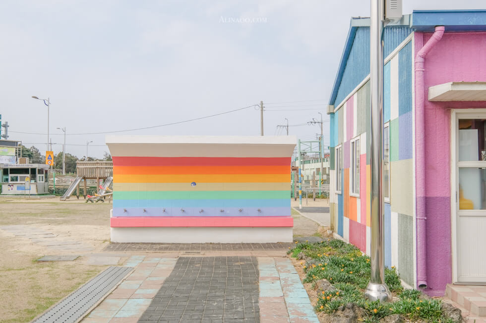 【濟州島景點】彩虹小學 더럭초등학교 七彩繽紛的可愛景點 @Alina 愛琳娜