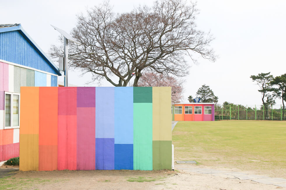 【濟州島景點】彩虹小學 더럭초등학교 七彩繽紛的可愛景點 @Alina 愛琳娜
