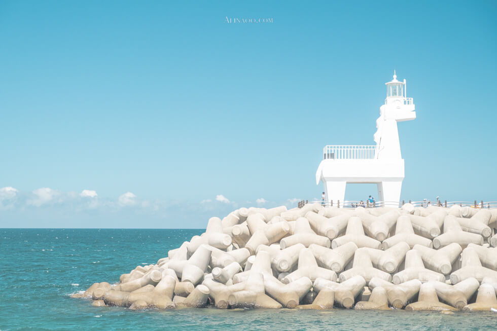【濟州島景點】이호 梨湖小馬燈塔-海水浴場旁紅白可愛對望 @Alina 愛琳娜